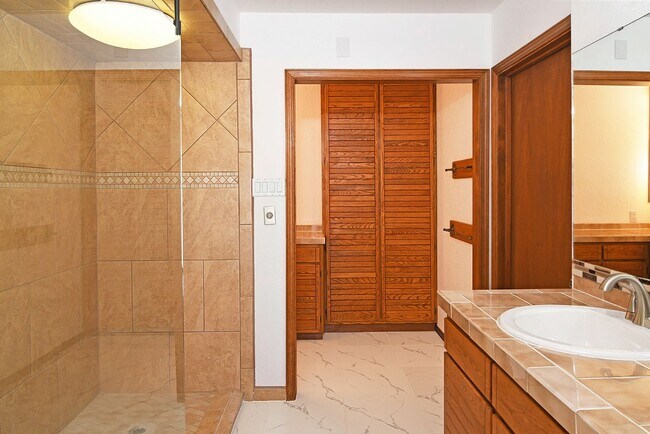 Building Photo - 6621 Vista Hermosa