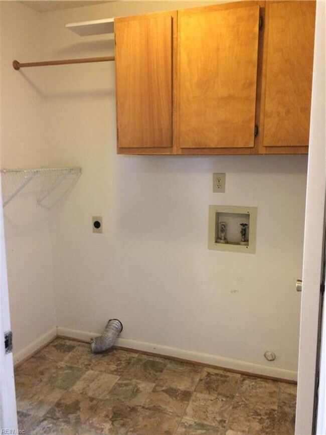 Building Photo - Chimney Hill