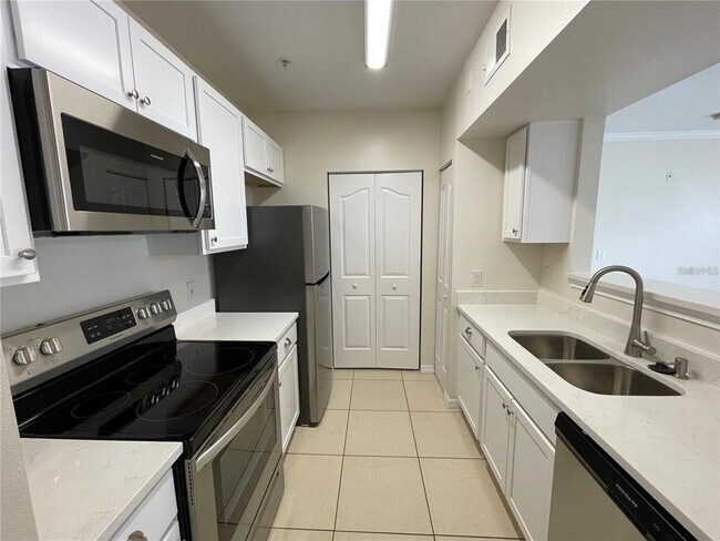 Building Photo - 1020 Siena Park Blvd W