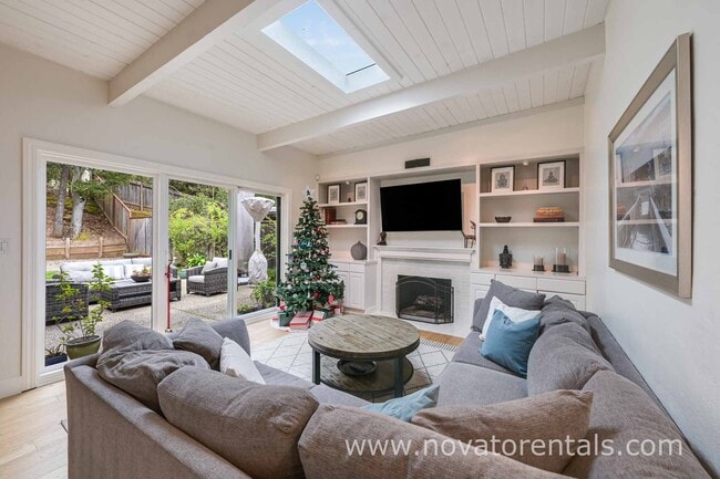 Building Photo - 44 Trish Dr