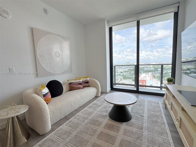 Building Photo - 1642 NE 1st Ave