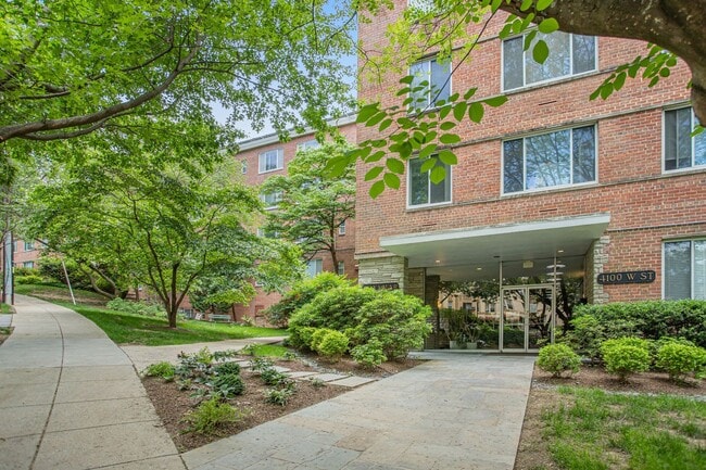 Building Photo - Glover Park Oasis