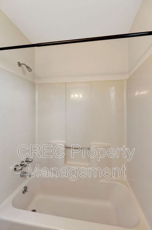 Building Photo - 1005 Tj Ln