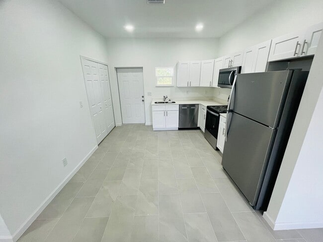 Building Photo - Delightful & Brand New 2 Bed-2 Bath Retreat in Lehigh Acres!
