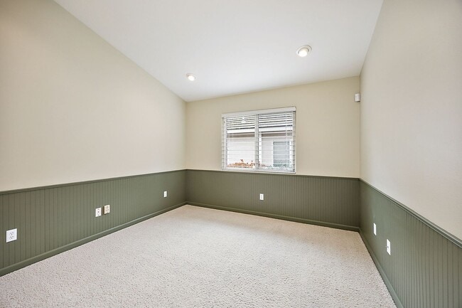 Building Photo - Alder Creek Estates Home available**Gated ...