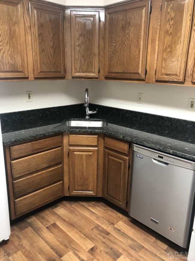 Building Photo - 1019 Ravens Crest Dr