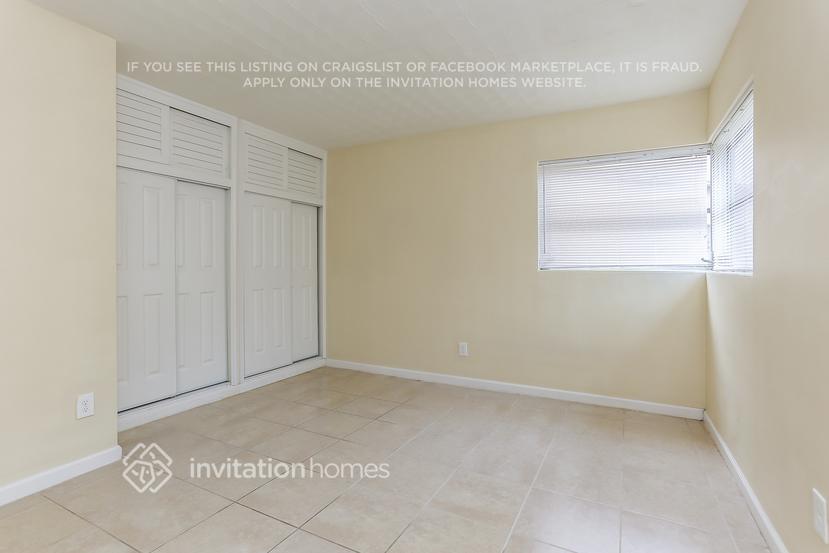 Building Photo - 3111 NE 9th Ave