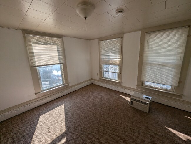 Building Photo - 5 Whitten St