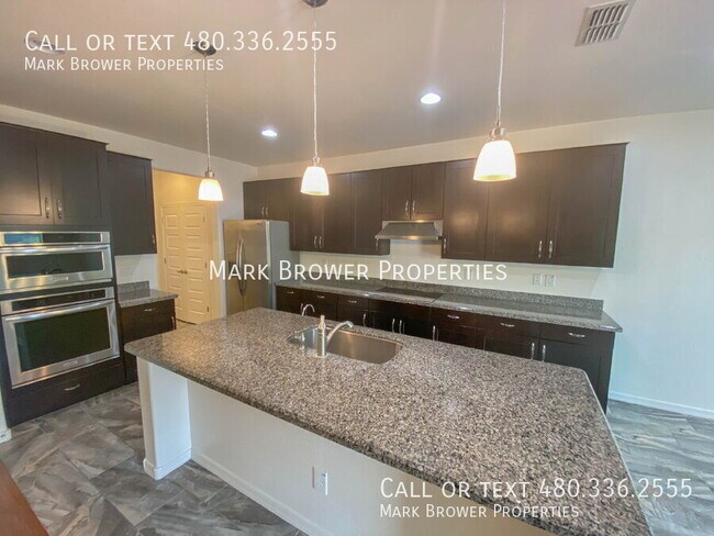 Building Photo - 3842 E Alfalfa Dr