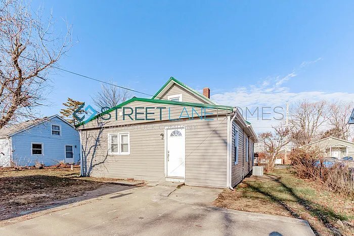 Building Photo - 723 3rd St