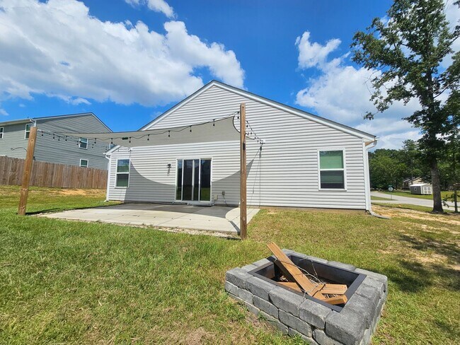 Building Photo - 1420 Demila Dr