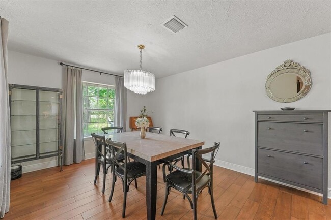 Building Photo - 1108 Myrtlewood Dr