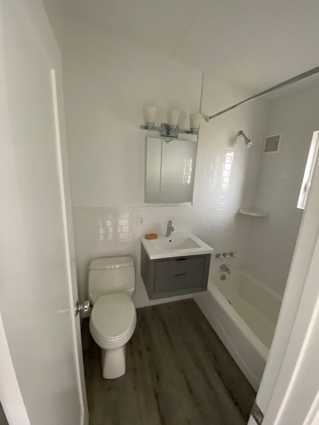 Building Photo - Charming Pacific Grove Duplex - Great for Military Student - Available July 1st