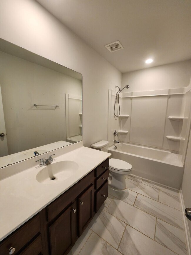 Building Photo - True Southern Living In Lindera Preserve!