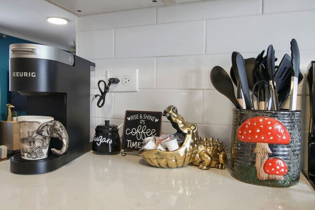 Building Photo - 3446 N Ozark Ave