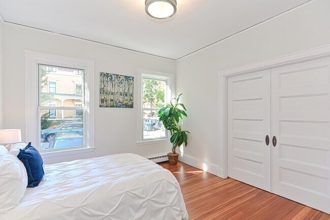 Building Photo - 28 Inman St