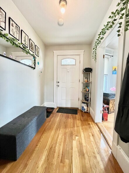 Building Photo - 4464 Washington St