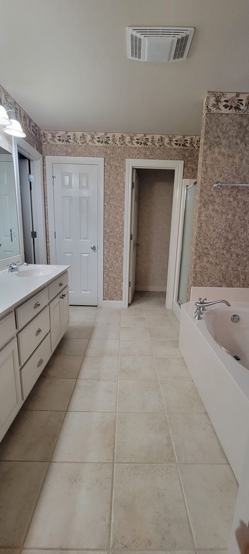 Building Photo - 1 Level Union School 3/2/2 w/ office and bonus room.