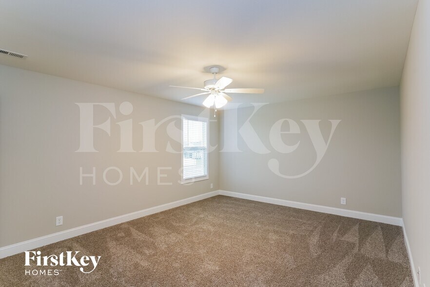 Building Photo - 631 Alvin Rd