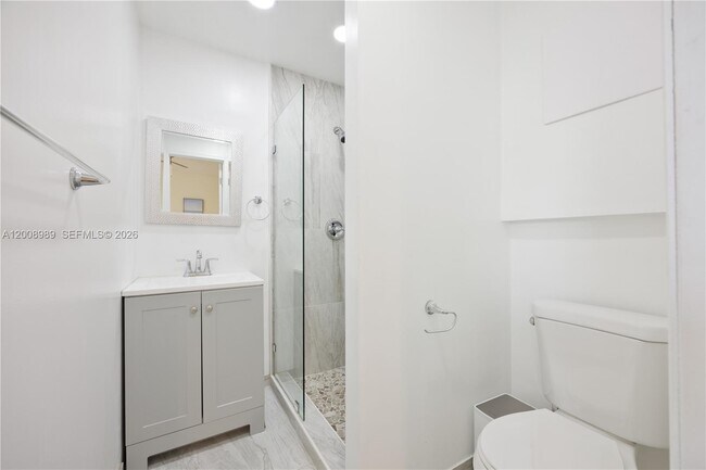 Building Photo - 609 S Crescent Dr