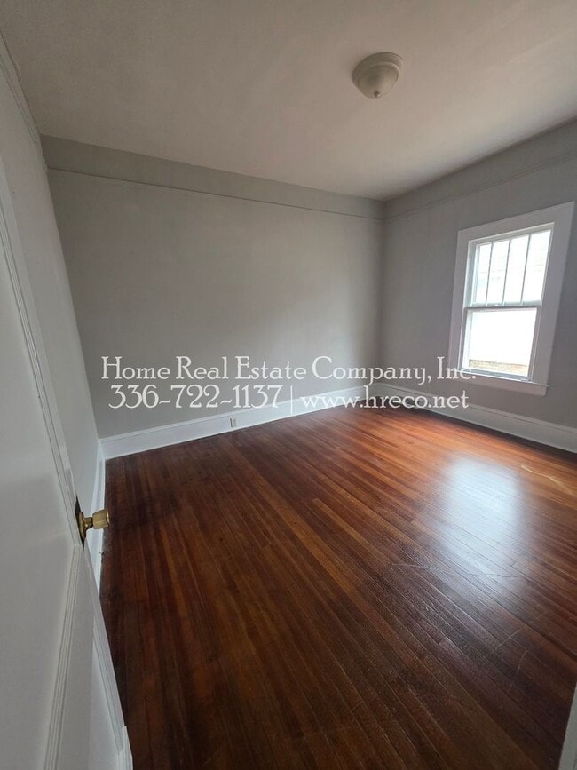 Building Photo - 208 Clayton St