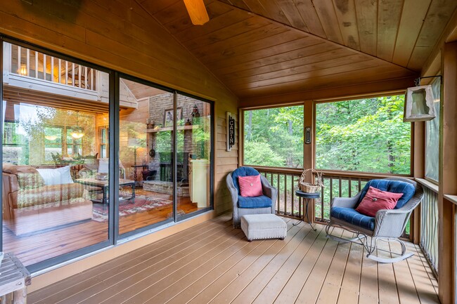Building Photo - 363 Palisade Dr