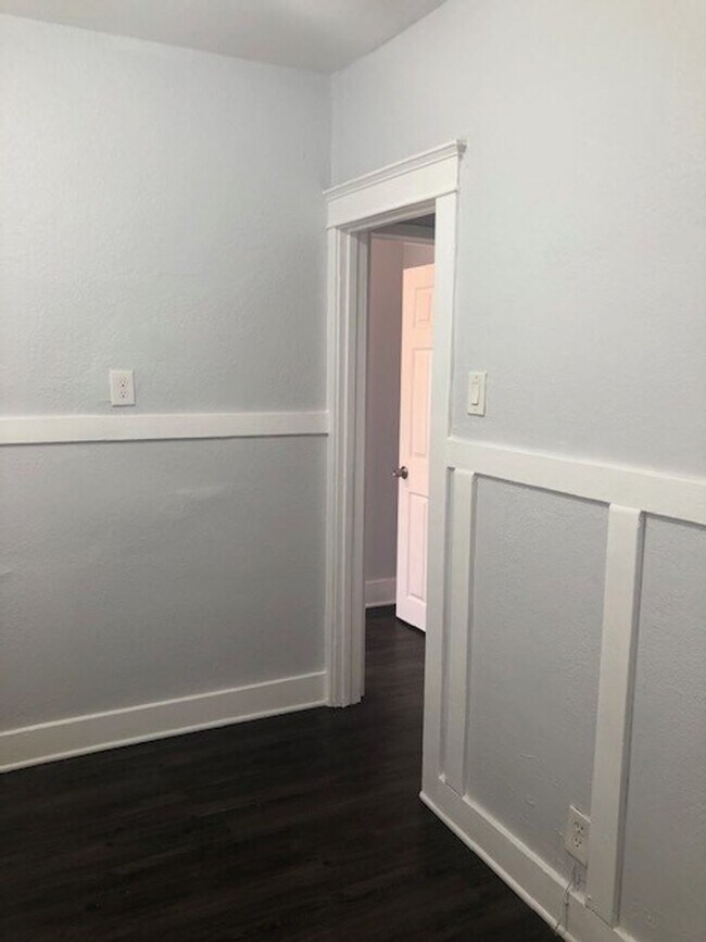 Building Photo - LINDEN 2470