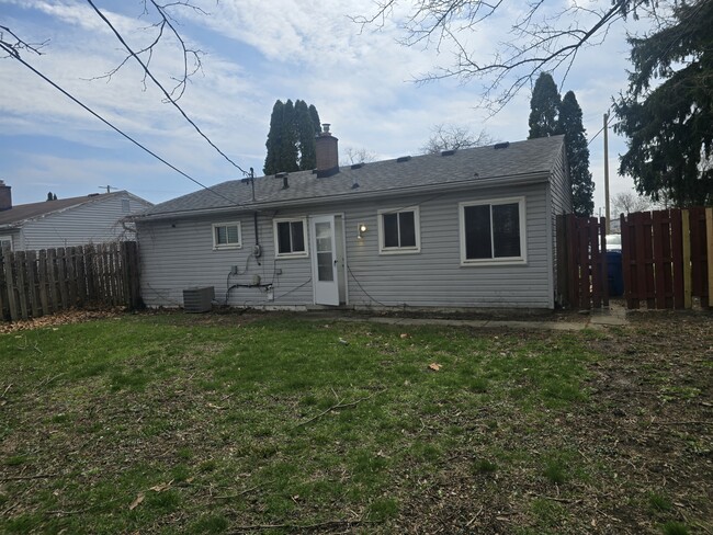 Building Photo - 13629 Sidonie Ave