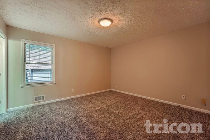 Building Photo - 2590 Mountain Brook Rd