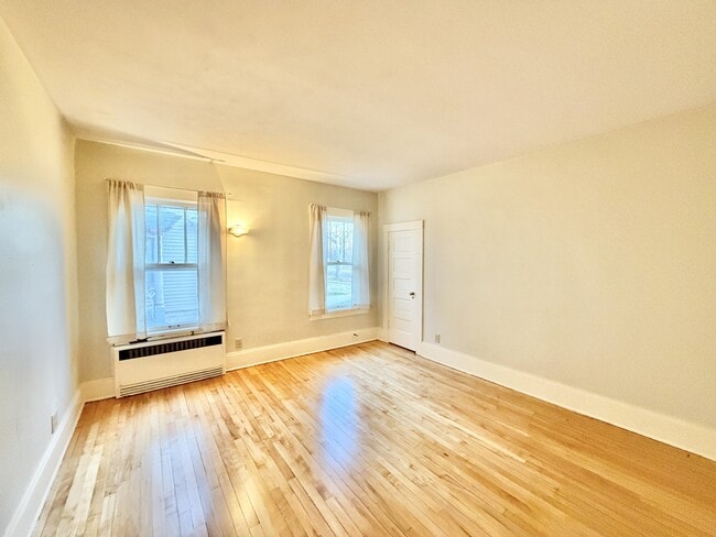 Building Photo - 715 Bushnell St