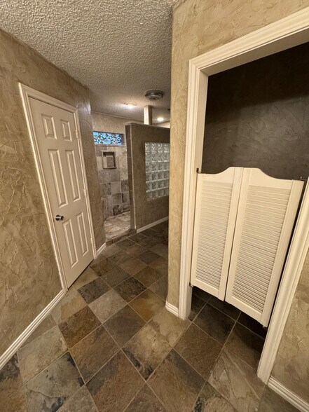 Building Photo - 3622 Green Hollow Dr