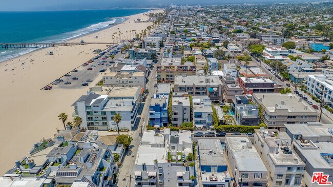 Building Photo - 122 Buccaneer St