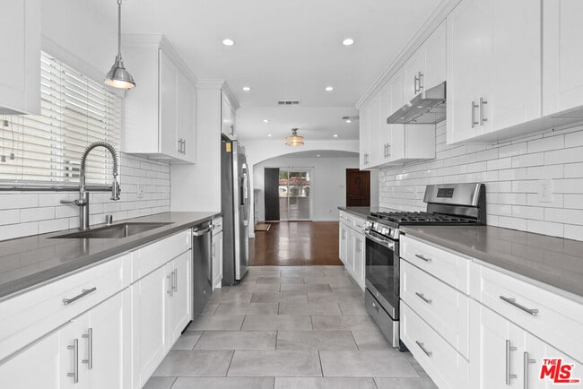 Building Photo - 1716 S Genesee Ave