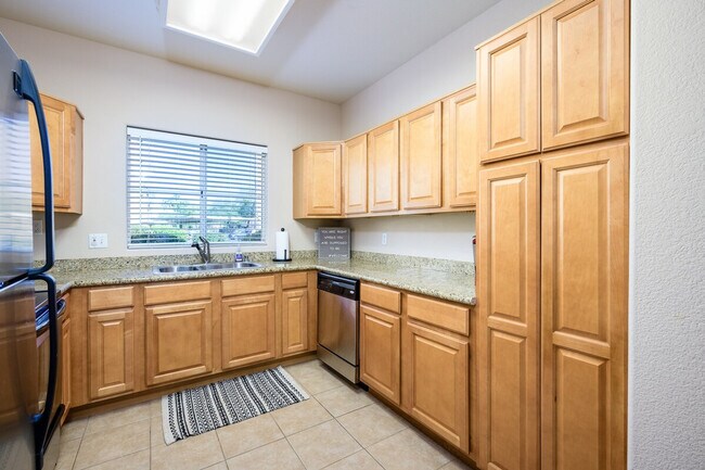 Building Photo - 5335 E Shea Blvd