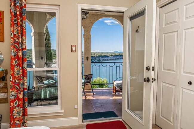 Building Photo - 3404 American Dr