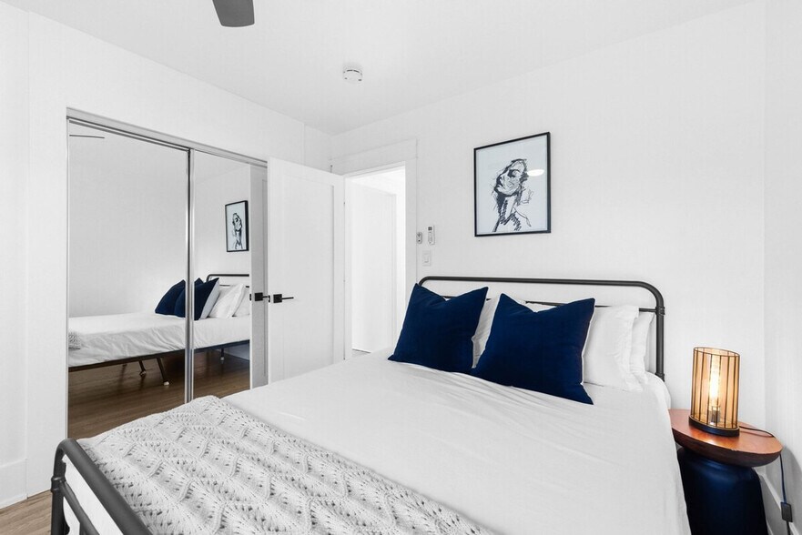 Building Photo - 3407 N Mountain View Dr