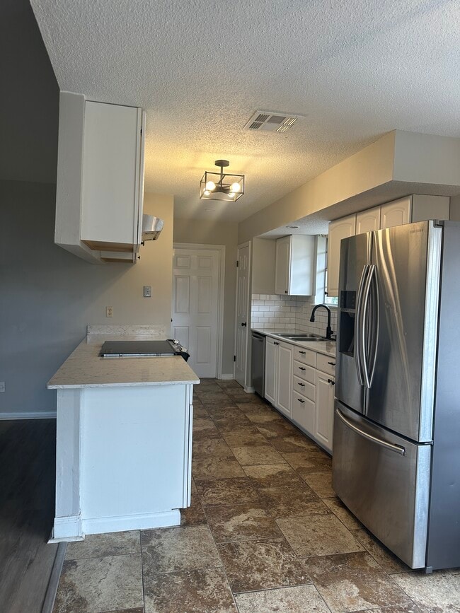 Building Photo - 3250 E Lafourche Ct