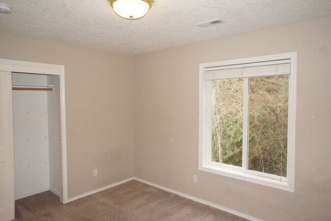 Building Photo - NW Portland Forest Heights Beauty. Flat backyard!