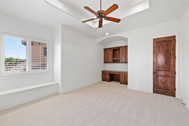 Building Photo - 4805 Mirador Dr