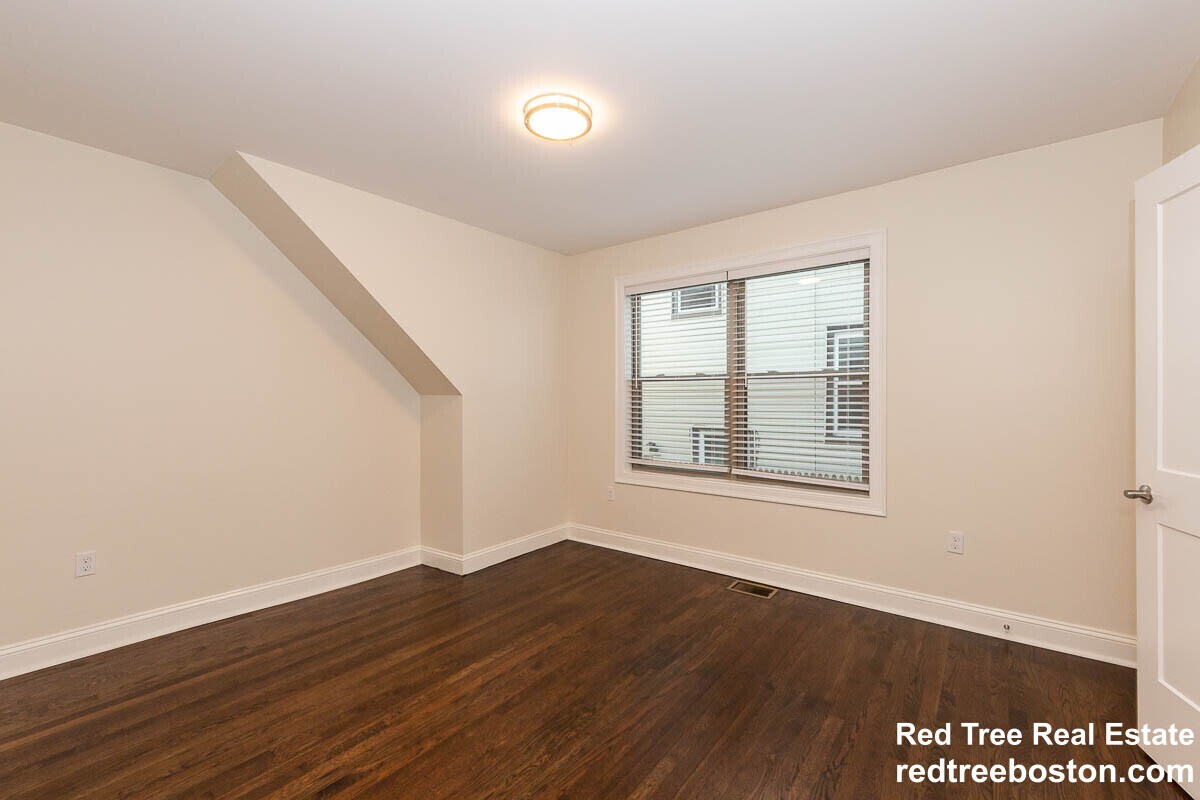 Building Photo - 28 Albion St