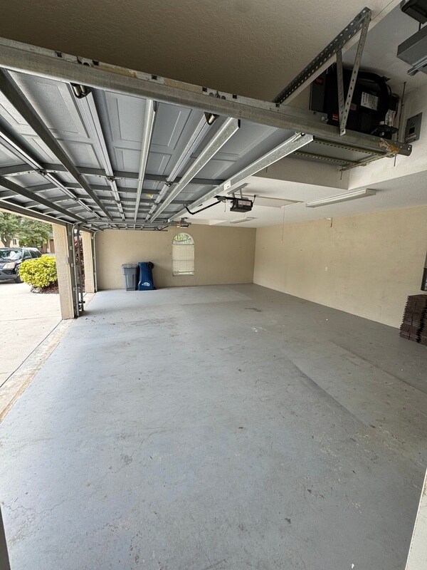Building Photo - 10084 Cherry Hills Ave Cir
