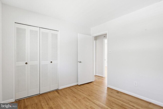 Building Photo - 9717 Hedin Dr