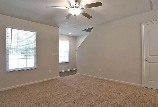 Building Photo - Newer Townhome for Lease – 2 Primary Suites + Open Layout