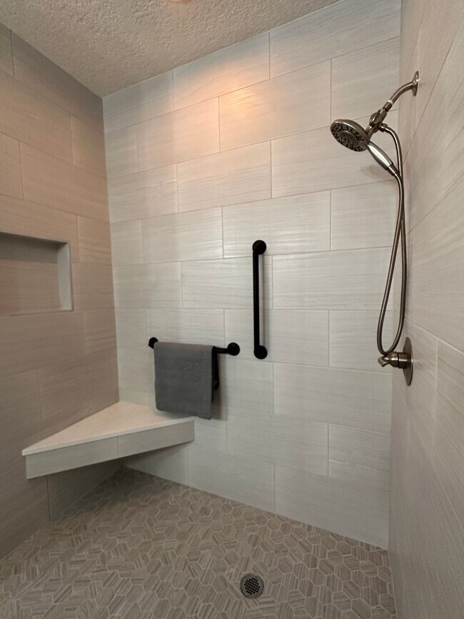 Building Photo - 45 Riverview Bend S