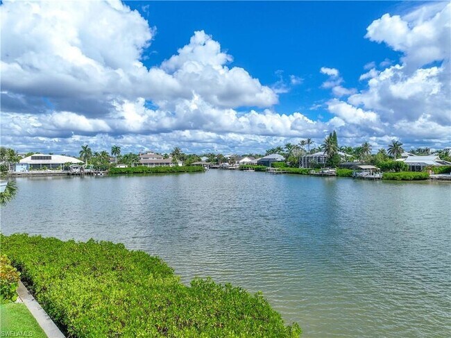 Primary Photo - 330 Kon Tiki Dr