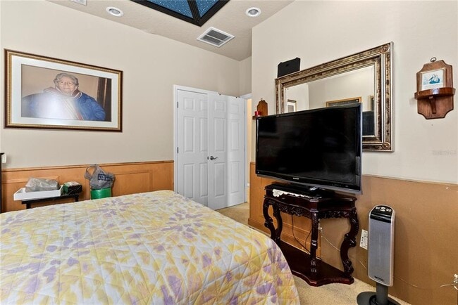 Building Photo - 1352 Oakcrest Ct