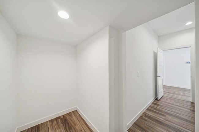 Building Photo - 14309 Yellow Hawthorn Ct