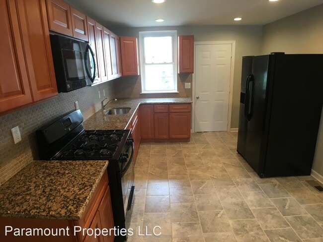 Building Photo - 3 br, 1 bath House - 5841 Montrose St