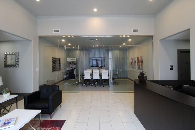 Building Photo - 418 Village Dr