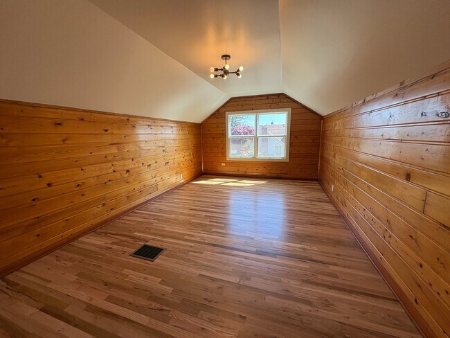 Building Photo - 3736 NE Jessup St